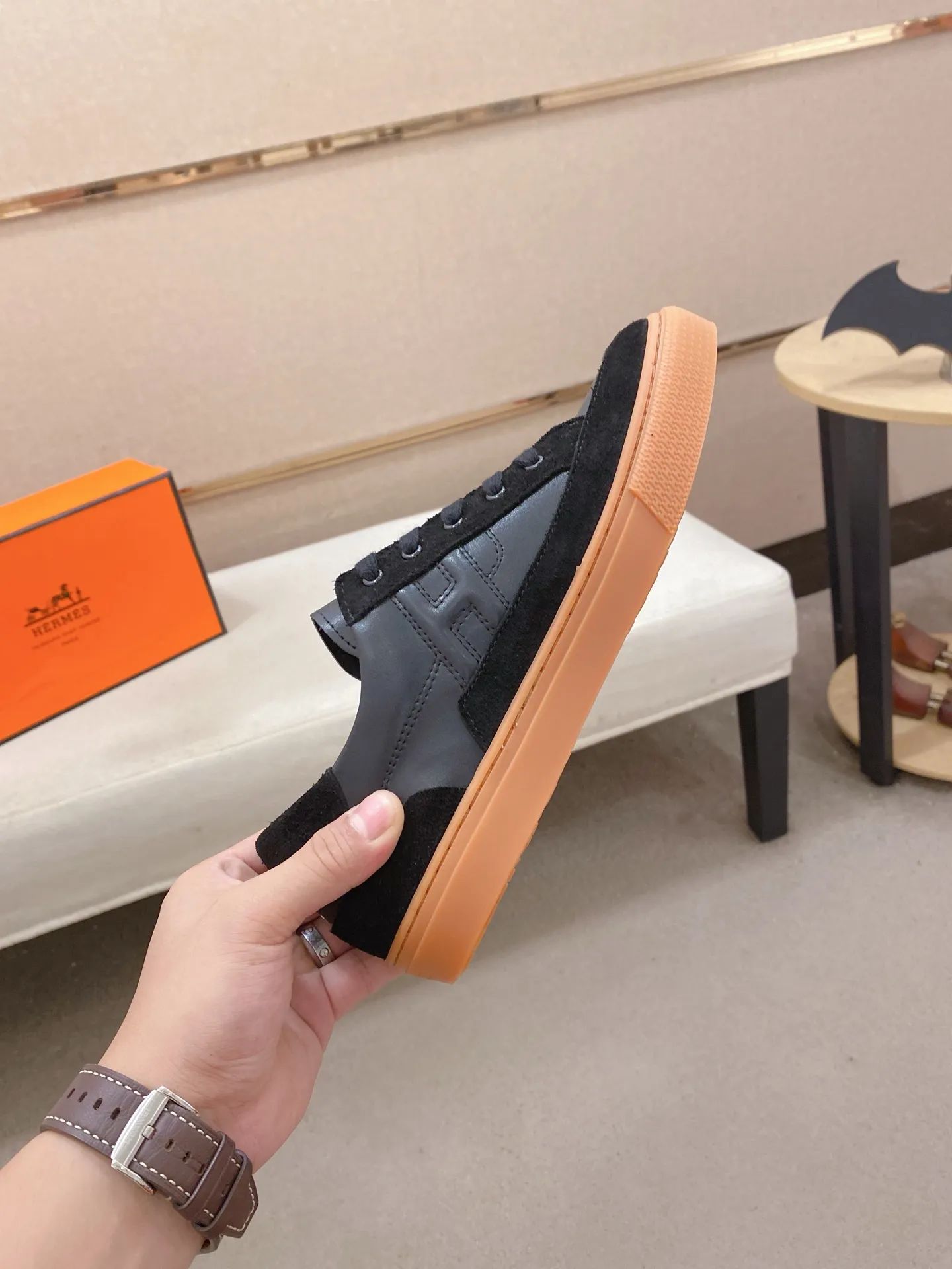 Men's clothing and shoes💰: 400💰Couple model💏"HERMES"【Classic original single version】Hermès; top 🔝purchasing agent🔍🔍latest 🇺🇸 counter sale simultaneously, original version imported from Italy ▲▲ox Leather ▲▲Exquisite workmanship (Italian 🇮🇹Imported water-dyed 🐂cowhide lining) sole: Original sole provided by the original factory, ⚠️exclusive double-layer activity·TPR·rubber·combined molded outsole; Male and female code numbers: 36-44 (can be customized to 45/46, non-refundable)